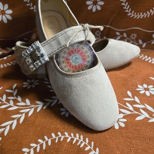 Elegant Beige Flats with Rhinestone Buckle